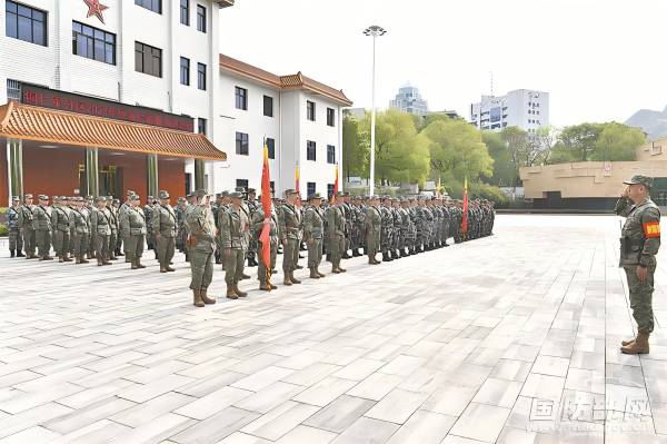 贵州省铜仁军分区挺进武陵山脉深处开展多课目演练